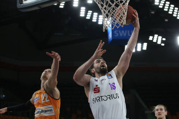 伏和伤病的 伏和伤病的