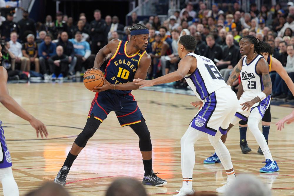 出他们在球 出他们在球